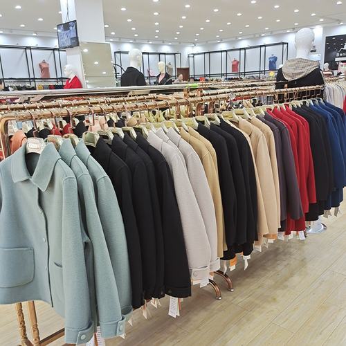 杉海路1号奔鹿王工厂店2折大型促销活动进行中